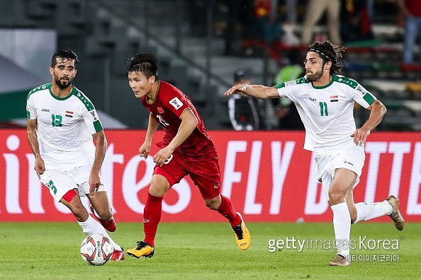 ... nhưng vé 16 đội vẫn còn đợi Quang Hải và tuyển Việt Nam