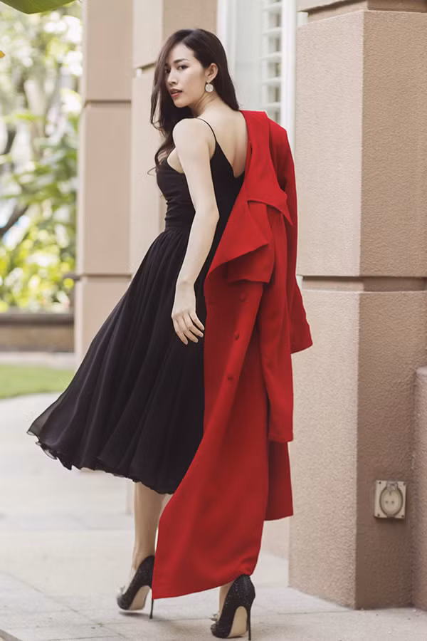 Những thiết kế mới lấy cảm hứng từ hình ảnh của những người phụ nữ hiện đại, thành công trong cuộc sống phù hợp với nàng công sở yêu thời trang. Những thiết kế mới lấy cảm hứng từ hình ảnh của những người phụ nữ hiện đại, thành công trong cuộc sống phù hợp với nàng công sở yêu thời trang.