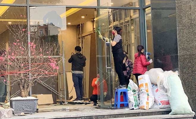 Nhiều khu chung cư cũng thuê người dọn dẹp riêng cho các khu nhà mới đang hoàn thiện. Nhiều khu chung cư cũng thuê người dọn dẹp riêng cho các khu nhà mới đang hoàn thiện.