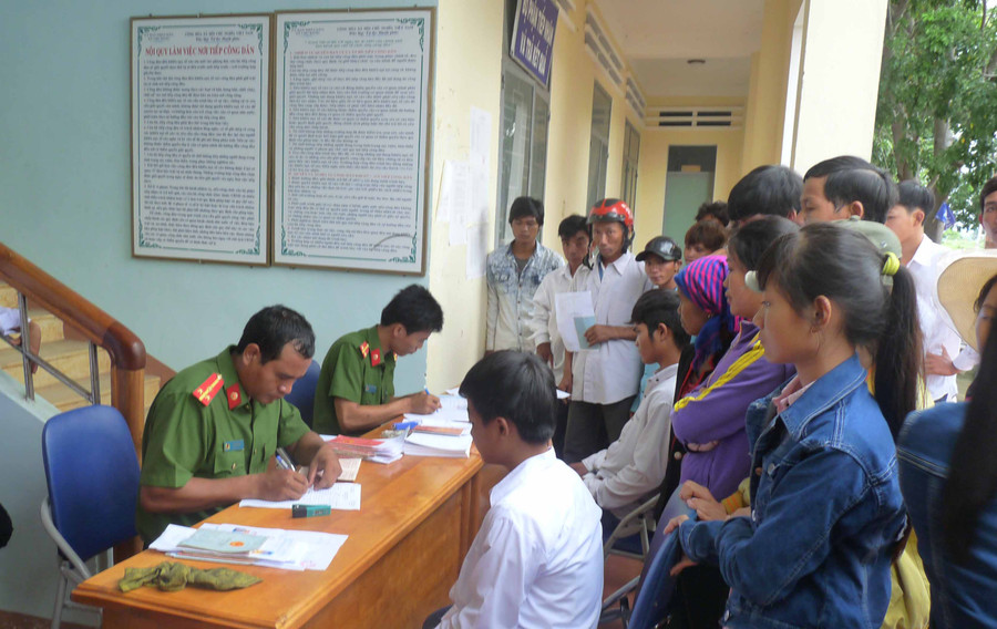 Thu thập cơ sở dữ liệu dân cư tại xã. Ảnh: Đan Nguyên Thu thập cơ sở dữ liệu dân cư tại xã. Ảnh: Đan Nguyên