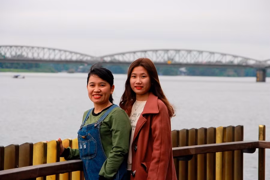 Đơn vị thiết kế cũng dựng nhiều ban công ngắm cảnh trên tuyến đường đi bộ để du khách và người dân có thể thưởng ngoạn dòng sông Hương.