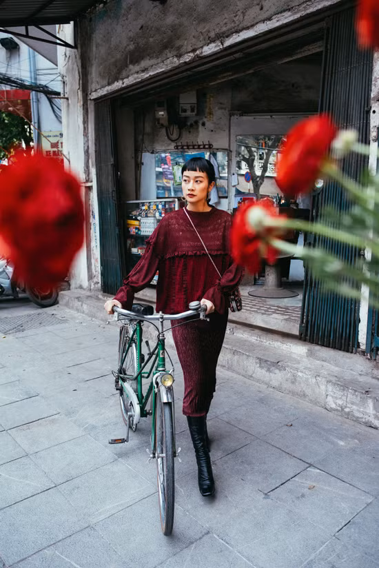  Bên cạnh công việc dẫn chương trình, Phí Linh được yêu mến với gu thời trang thanh lịch và không ngại thể hiện 'cái tôi' để mang đến dấu ấn riêng.