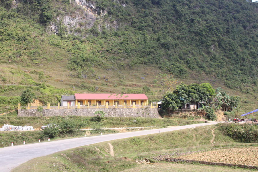 Thiên nhiên hùng vĩ trên đường từ trung tâm thành phố Cao Bằng đến thác Bản Giốc