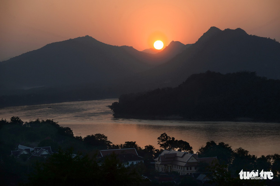 Dòng Mekong khi mặt trời sắp lặn lúc 17h22 - Ảnh: T.T.D.