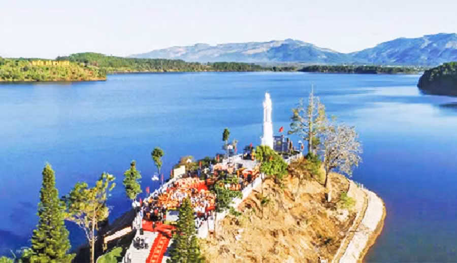  Danh thắng Biển Hồ (TP. Pleiku). 