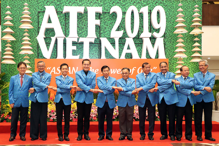 Các bộ trưởng, trưởng đoàn tham dự Diễn đàn Du lịch ASEAN 2019. Ảnh: VGP/Đình Nam