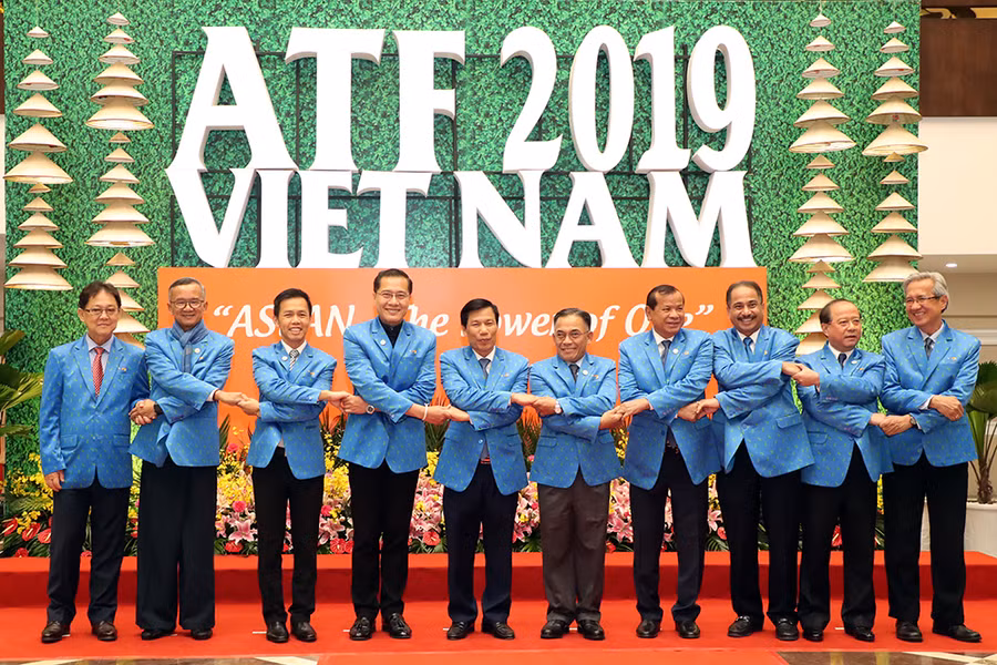Các bộ trưởng, trưởng đoàn tham dự Diễn đàn Du lịch ASEAN 2019. Ảnh: VGP/Đình Nam