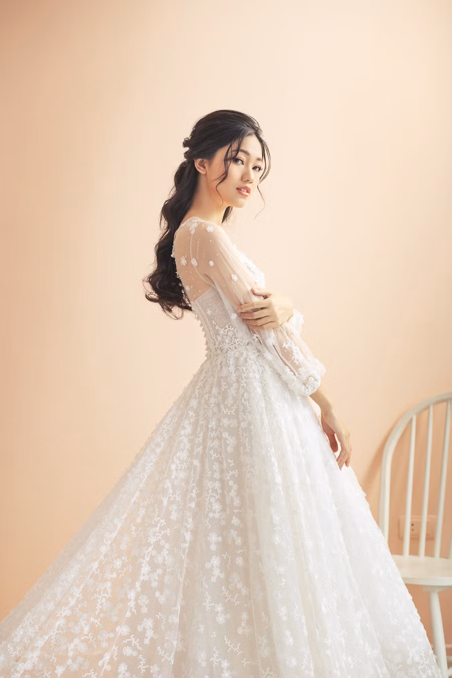  Vừa trở về sau chuyến trăng mật, Thanh Tú bất ngờ tung bộ ảnh cô dâu.