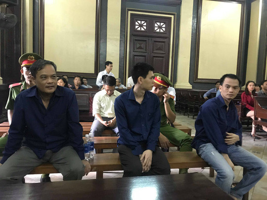 Các bị cáo tại tòa sáng 21-1 Các bị cáo tại tòa sáng 21-1