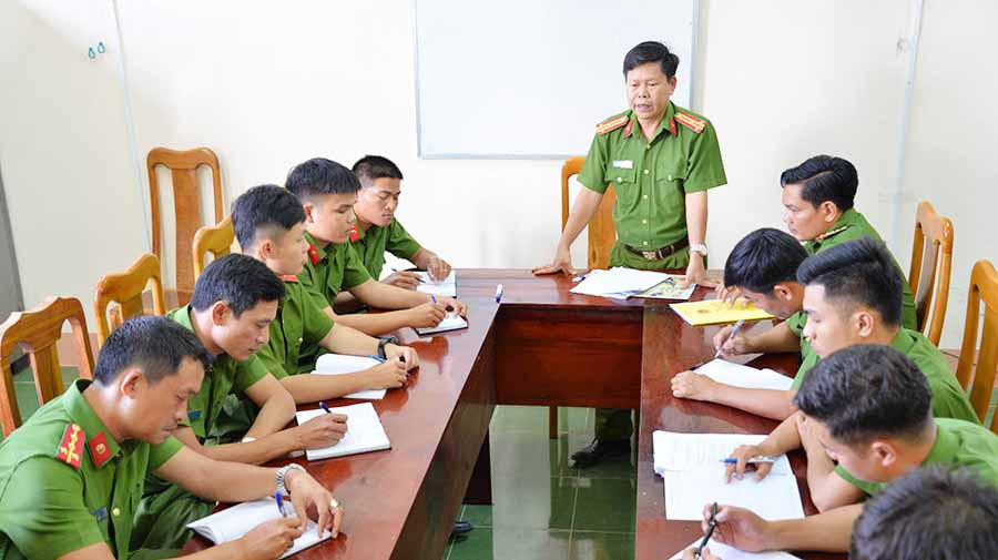 Một buổi triển khai công tác của lực lượng Cảnh sát Hình sự Công an huyện Phú Thiện. Ảnh: T.T