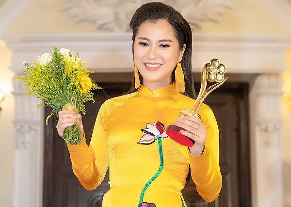  Lâm Vũ Dạ với giải Mai Vàng 