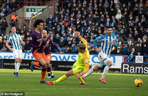 Sane ấn định tỷ số 3-0 cho “nửa xanh” thành Manchester ở phút 56.