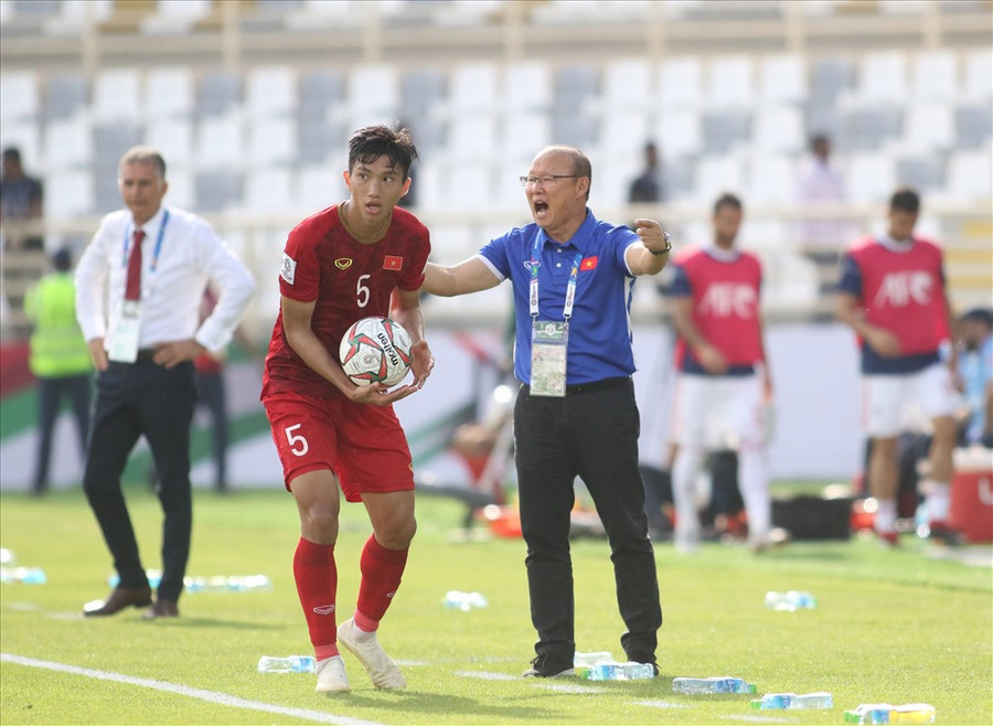 Đội bóng của HLV Park Hang-seo đang gặp không ít khó khăn khi mà cánh cửa đi tiếp đang hẹp lại. Ảnh: Hữu Phạm