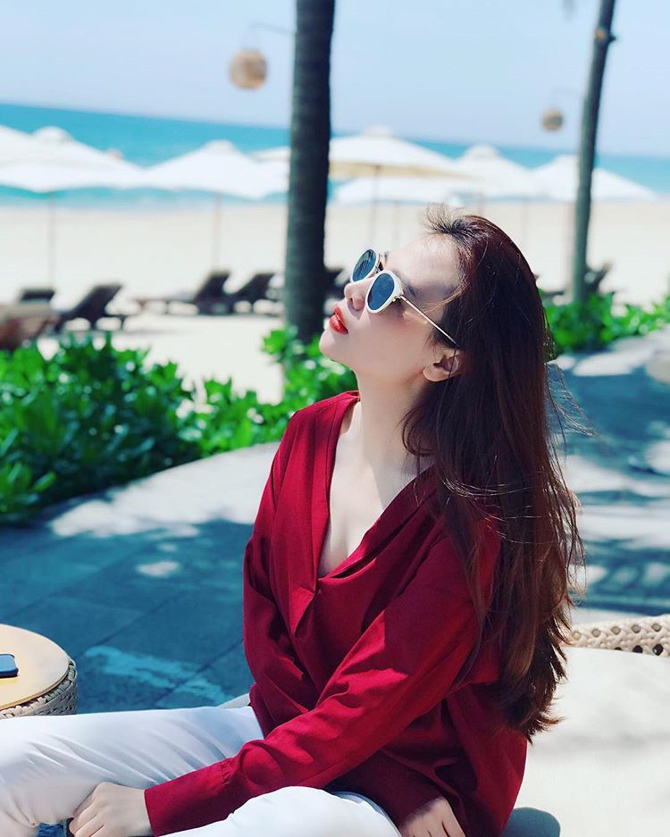 Jeans trắng là item được Đàm Thu Trang ưa chuộng, ứng dụng trong nhiều dịp. Kính mắt thời trang cũng là phụ kiện gần như không thể thiếu với cô khi ra đường. Jeans trắng là item được Đàm Thu Trang ưa chuộng, ứng dụng trong nhiều dịp. Kính mắt thời trang cũng là phụ kiện gần như không thể thiếu với cô khi ra đường.