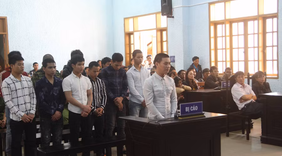 Các bị cáo tại phiên toà xét xử. Ảnh: Văn Ngọc