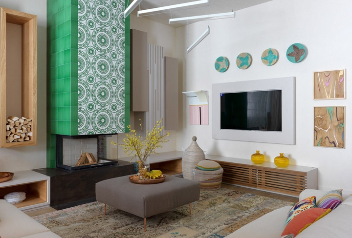 Phòng khách được thiết kế với gam màu sáng, họa tiết trang trí nhẹ nhàng.