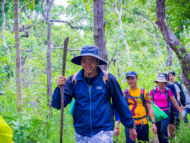 Nhóm bạn trẻ rủ nhau đi leo núi ở Tà Năng - Phan Dũng vào tháng 8.2018