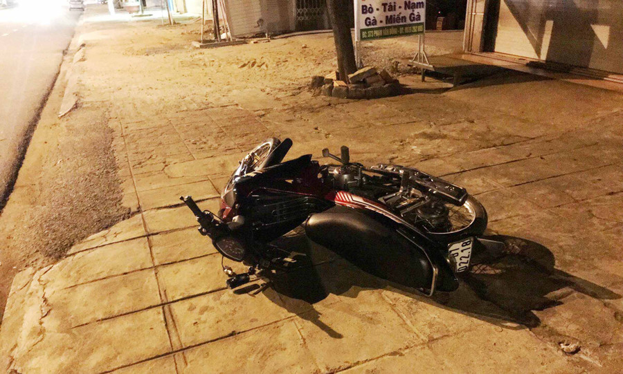 Hiện trường vụ tai nạn giao thông. Ảnh: Văn Ngọc Hiện trường vụ tai nạn giao thông. Ảnh: Văn Ngọc