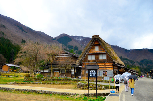 Dù là thành thị hay nông thôn, đường phố tại Nhật luôn sạch sẽ. Dù là thành thị hay nông thôn, đường phố tại Nhật luôn sạch sẽ.