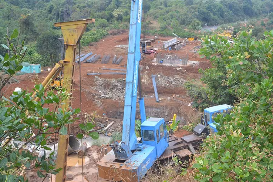  Thị công cầu Ia Châm, xã Ia Tô, huyện Ia Grai. Ảnh: Hoàng Cư