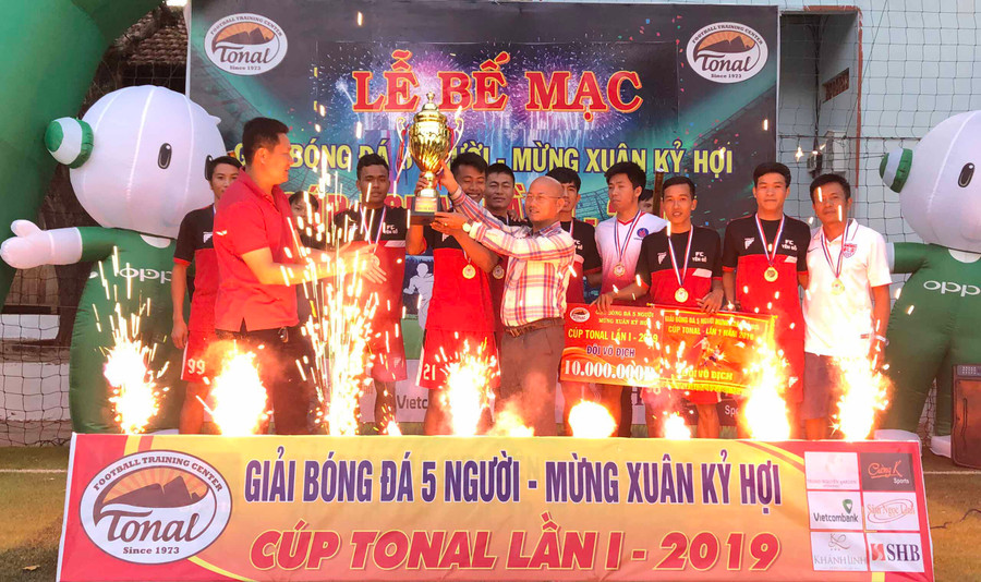 Yên Đỗ Gia Lai đã giành giải thưởng 10 triệu đồng cho ngôi vô địch. Ảnh: Văn Ngọc Yên Đỗ Gia Lai đã giành giải thưởng 10 triệu đồng cho ngôi vô địch. Ảnh: Văn Ngọc