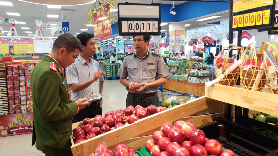  Siêu Thị Co.op Mart Pleiku là một trong những cơ sở chấp hành tốt các quy định trong lĩnh vực ATTP trong đợt kiểm tra. Ảnh: Như Nguyện