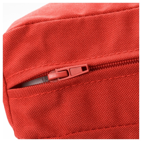 Tháo vỏ bọc giặt máy: Nếu vỏ bọc sofa của bạn có thể tháo rời thì đừng ngần ngại tháo nó ra và mang đi giặt máy ngay.