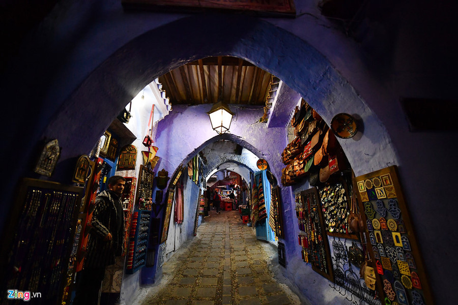  Càng đi sâu vào trong và lên đỉnh cao, du khách dễ bị cảm giác sắp bị lạc bởi có nhiều lối đi như mê cung, ngập tràn màu xanh.