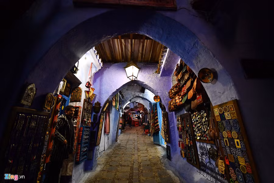  Càng đi sâu vào trong và lên đỉnh cao, du khách dễ bị cảm giác sắp bị lạc bởi có nhiều lối đi như mê cung, ngập tràn màu xanh.