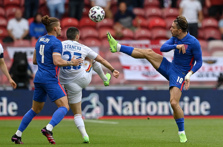 Đội tuyển Anh (áo xanh) lại có trận giao hữu để lại nhiều dấu hỏi. Ảnh: AFP