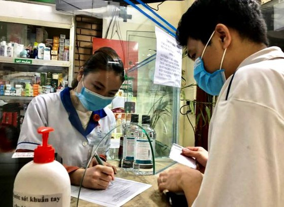 Bộ Y tế yêu cầu các nhà thuốc phải rà soát và cập nhật những người có biểu hiện ho, sốt đi mua thuốc