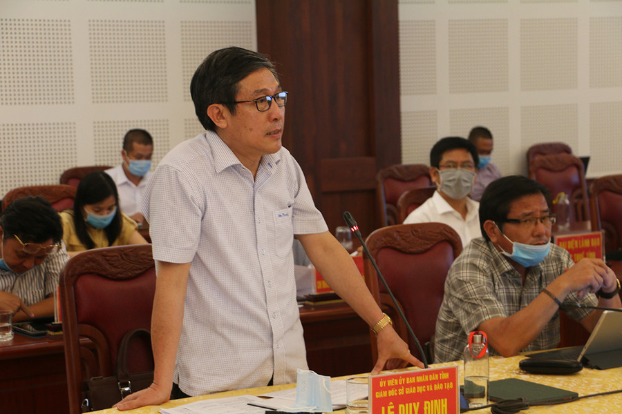 Ông Lê Duy Định-Giám đốc Sở Giáo dục và Đào tạo Gia Lai nêu giải ý kiến tại hội nghị. Ảnh: Quang Tấn Ông Lê Duy Định-Giám đốc Sở Giáo dục và Đào tạo nêu giải ý kiến tại hội nghị. Ảnh: Quang Tấn