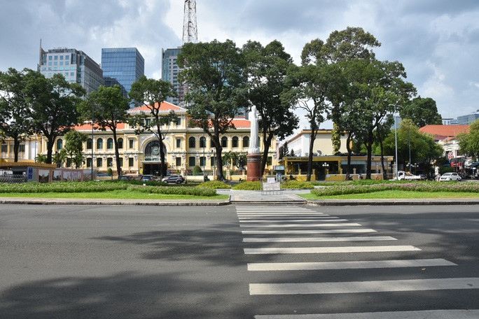 Những địa điểm du lịch ở TP HCM vắng bóng du khách vì đang trong đợt giãn cách xã hội để phòng chống dịch Covid-19 Ảnh: Tấn Thạnh