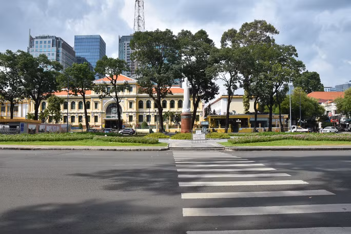 Những địa điểm du lịch ở TP HCM vắng bóng du khách vì đang trong đợt giãn cách xã hội để phòng chống dịch Covid-19 Ảnh: Tấn Thạnh