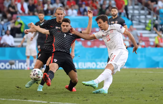 ...và các chân sút Tây Ban Nha giành quyền vào tứ kết