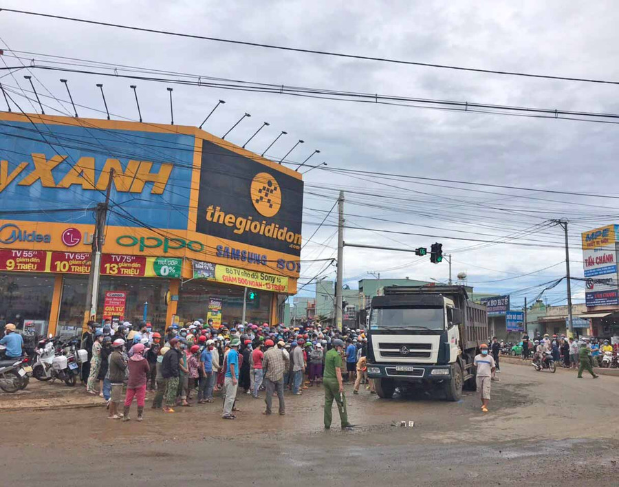 Hiện trường 1 vụ TNGT trên đường Tôn Đức Thắng. Ảnh: Lê Hòa