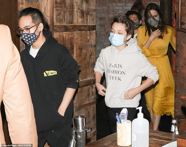 Tất cả mang khẩu trang phòng dịch