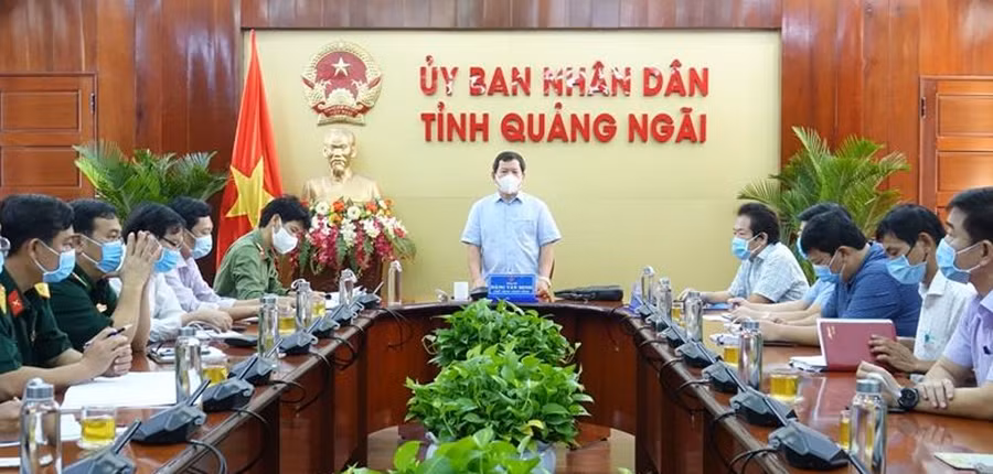 UBND tỉnh Quảng Ngãi họp khẩn liên quan đến phòng chống dịch Covid-19 sáng 26.6 - ẢNH: T.PHƯƠNG