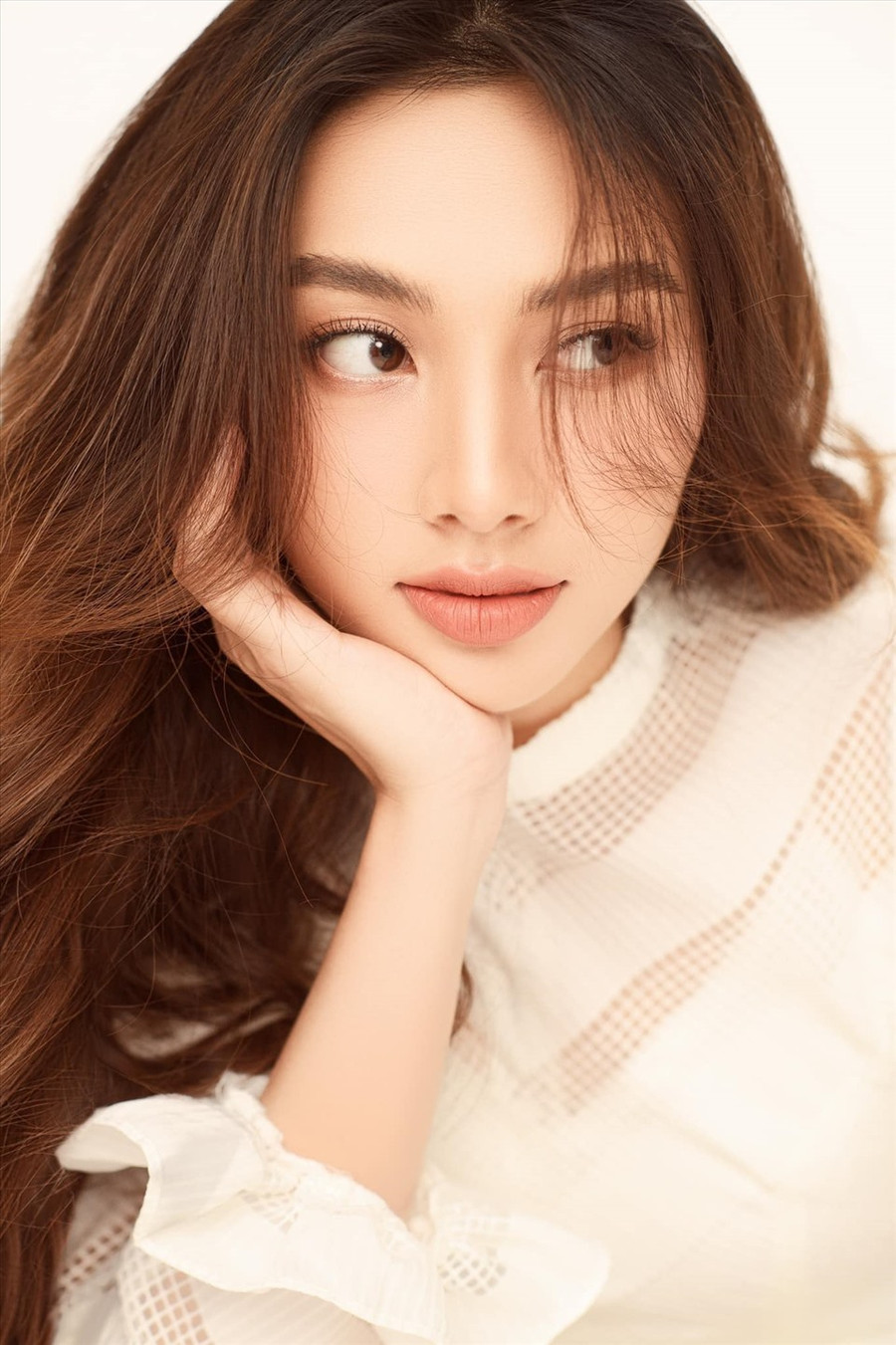 Cô cũng là một cái tên được cân nhắc trong dàn ứng viên thi Miss Grand International 2021 bởi vẻ đẹp ngày càng mặn mà, sắc sảo. Ảnh: Sen Vàng.