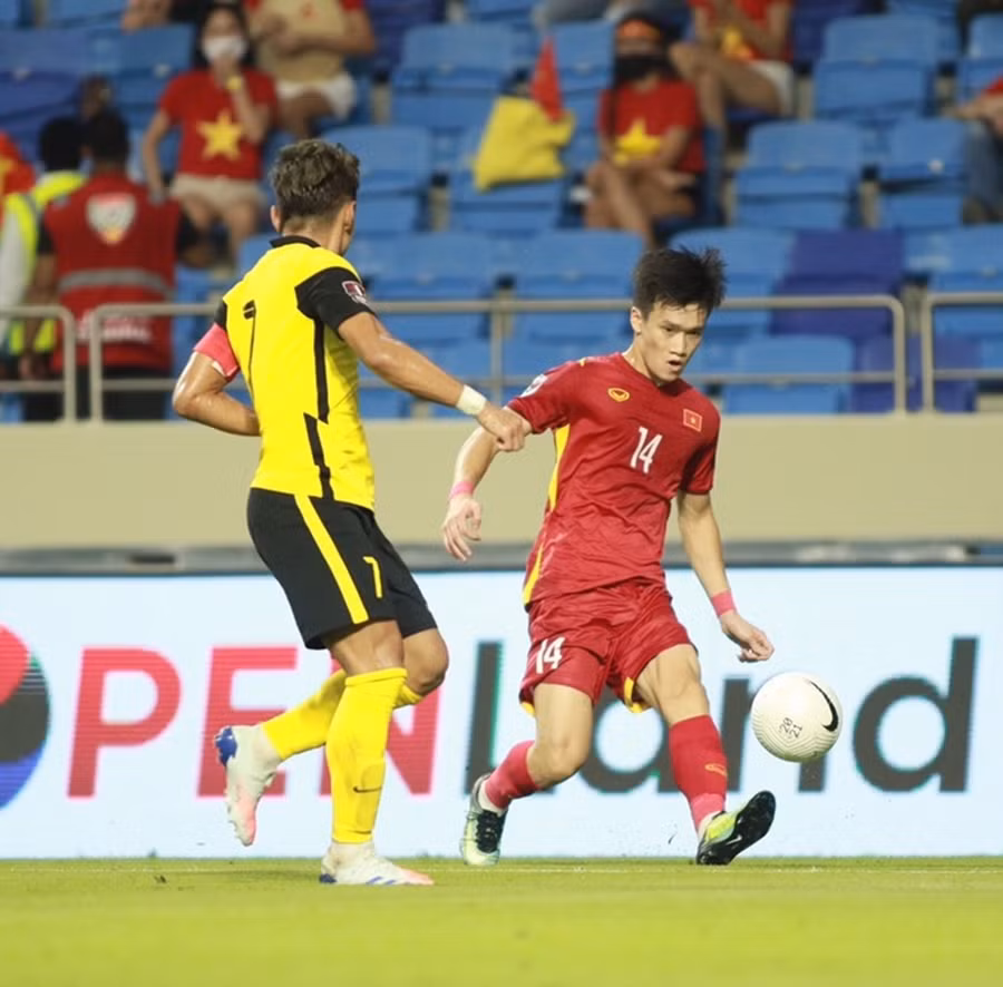  Hoàng Đức (phải) chơi tốt ở trận thắng đội Malaysia- ẢNH: NGỌC LINH