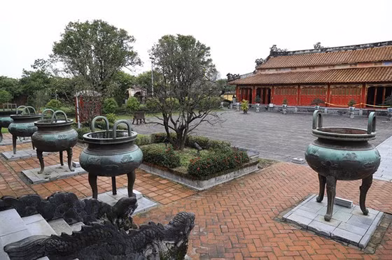  Cửu đỉnh đặt trước Thế Miếu