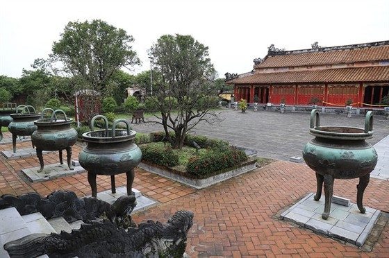 Cửu đỉnh đặt trước Thế Miếu Cửu đỉnh đặt trước Thế Miếu