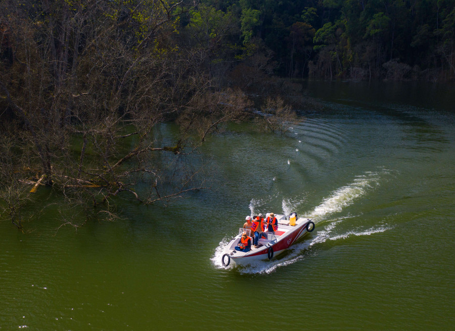 Lòng hồ Thủy điện Thượng Kon Tum có tiềm năng rất lớn về nuôi trồng thủy sản, du lịch. Ảnh: Nguyễn Ban Lòng hồ Thủy điện Thượng Kon Tum có tiềm năng rất lớn về nuôi trồng thủy sản, du lịch. Ảnh: Nguyễn Ban