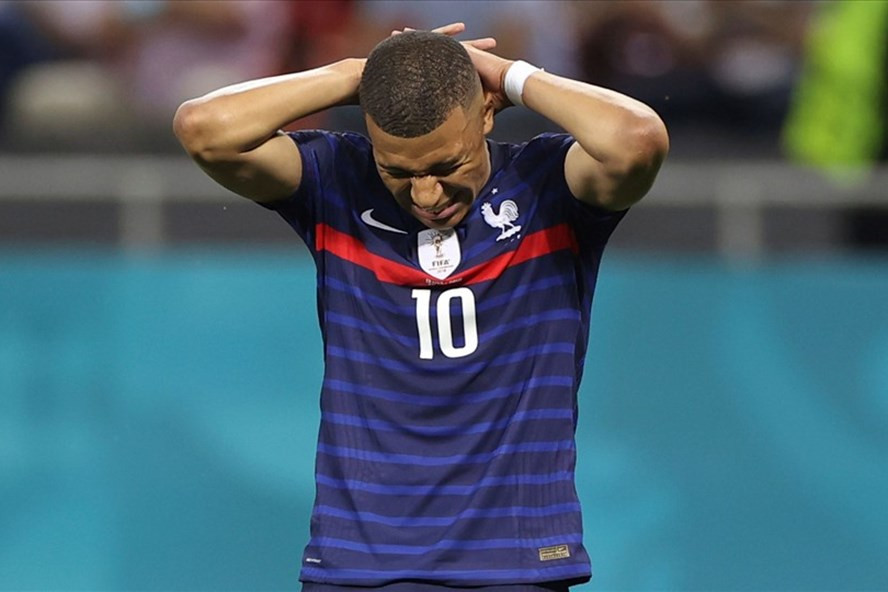 Mbappe đá hỏng luân lưu có thể là khoảnh khắc đáng nhớ nhất vòng 1/8 EURO 2020. Ảnh: AFP