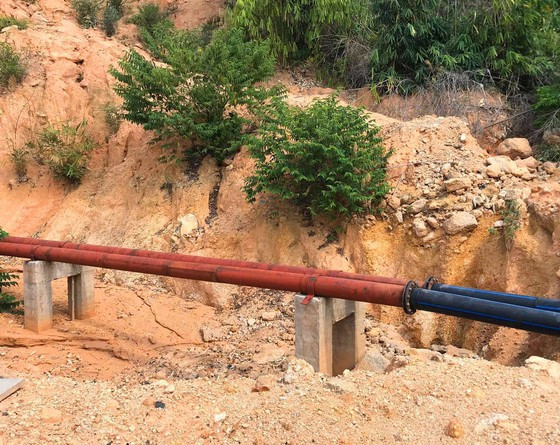 Dự án công trình cấp nước sinh hoạt trung tâm huyện Ia H’Drai bị chậm tiến độ, nhiều hạng mục hư hỏng khi chưa nghiệm thu, bàn giao. Ảnh: V.H