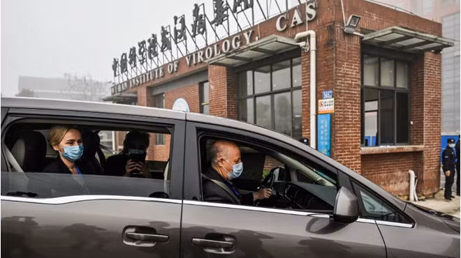 Các nhà điều tra của Tổ chức Y tế Thế giới đến WIV tháng 2 - Ảnh: AFP/Getty