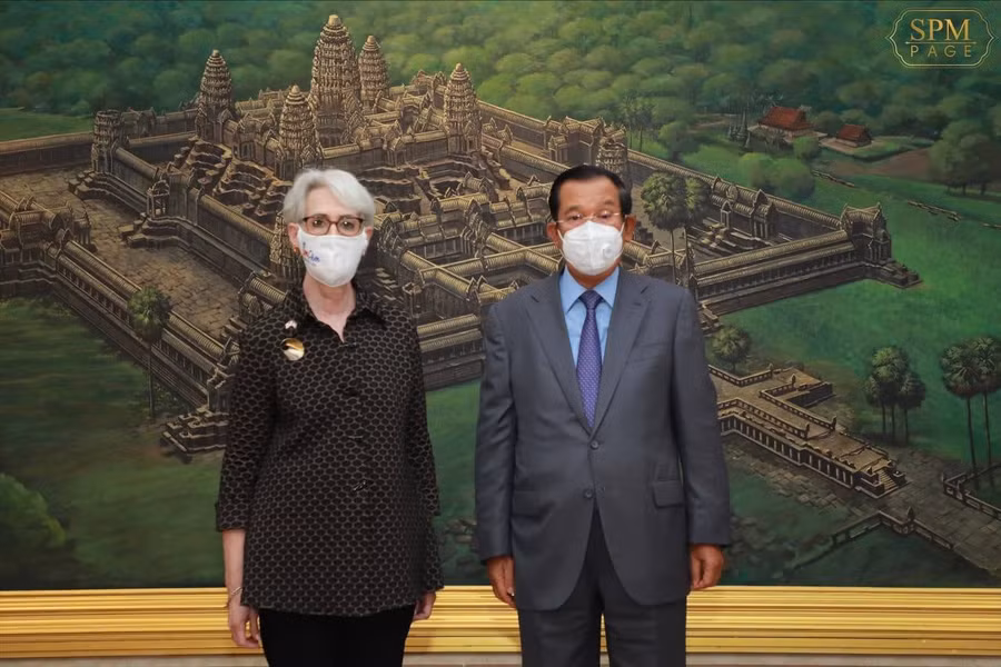 Thứ trưởng Ngoại giao Mỹ Wendy Sherman gặp Thủ tướng Hun Sen tại Phnom Penh - Ảnh chụp màn hình Facebook Samdech Hun Sen