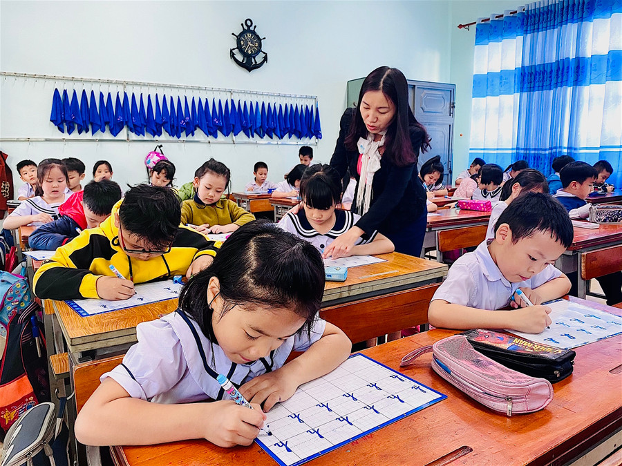 Chương trình GDPT 2018 đã cho thấy hiệu quả bước đầu sau 1 năm triển khai thực hiện đối với lớp 1. Ảnh: Hồng Thi 1- Chương trình Giáo dục phổ thông 2018 đã cho thấy hiệu quả bước đầu sau 1 năm triển khai thực hiện đối với lớp 1. Ảnh: Hồng Thi.