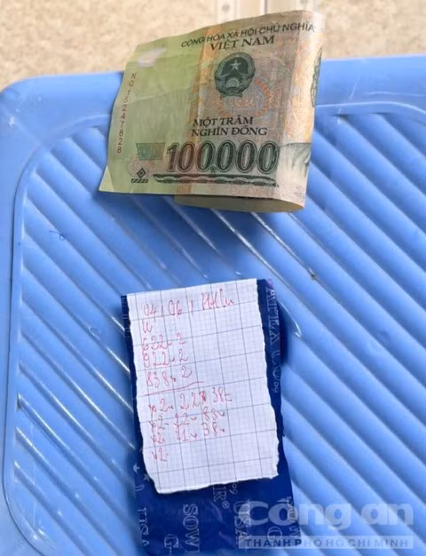 Tang vật vụ án Công an tạm giữ để phục vụ đều tra vụ án