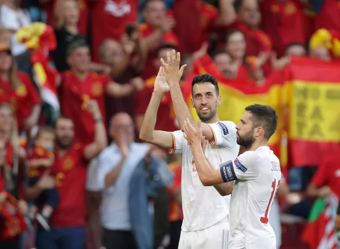 Đội trưởng Sergio Busquets được bình chọn là Cầu thủ xuất sắc nhất